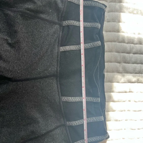 Lululemon Gray and Black Cropped Leggings - Picture 5 of 6